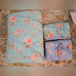 NWOT Sundance Reversible King Quilt + 2 Euro Sham Set